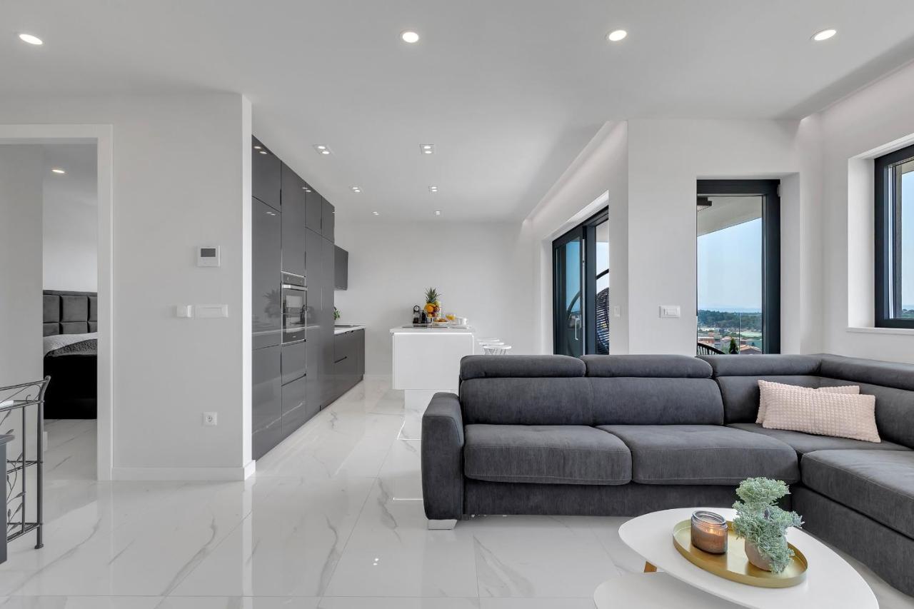 Luxury Seaview Apartment Dzenan Makarska Esterno foto